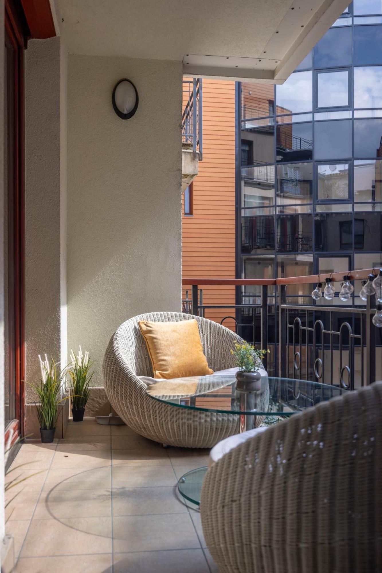 Exclusive Central Suite With Balcony By Prestige Homes Boedapest Buitenkant foto